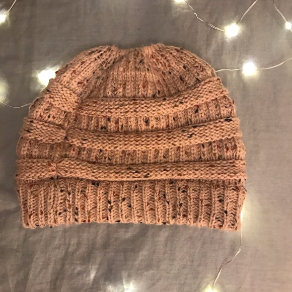Pony tail hole toque - Picture 2 of 5